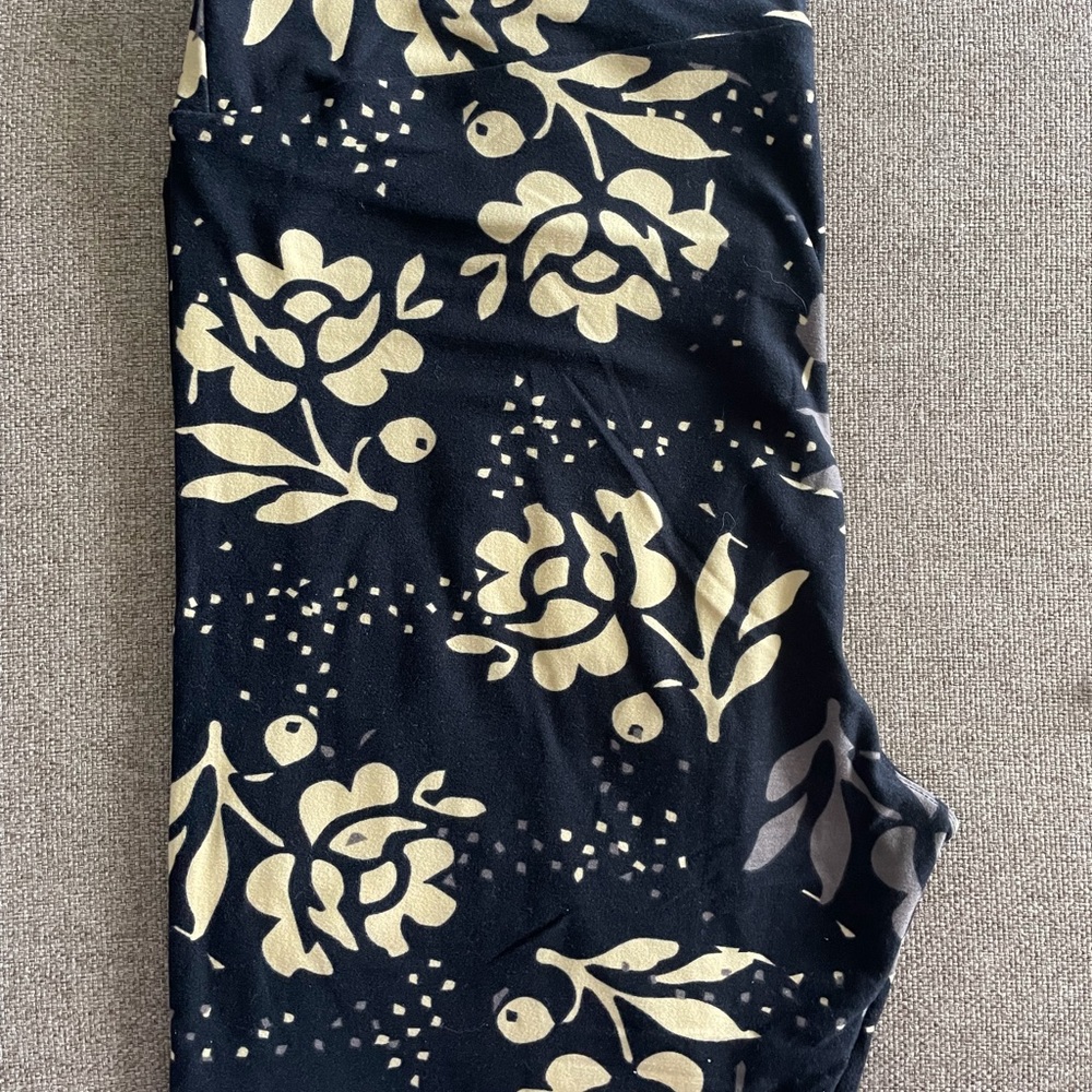 LuLaRoe Tall/Curvy leggings Black/Deep Cream